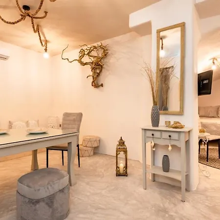 Black Bay Caves Apartment Akrotiri (Santorini)